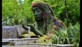 Το Contours of Earth: The Artistry of Nature in Landscape Photography αποκαλύφθηκε